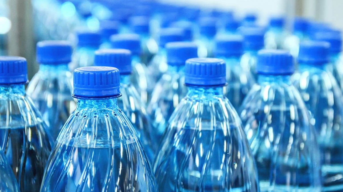 Wellwasser Mikroplastik in Flaschenwasser
